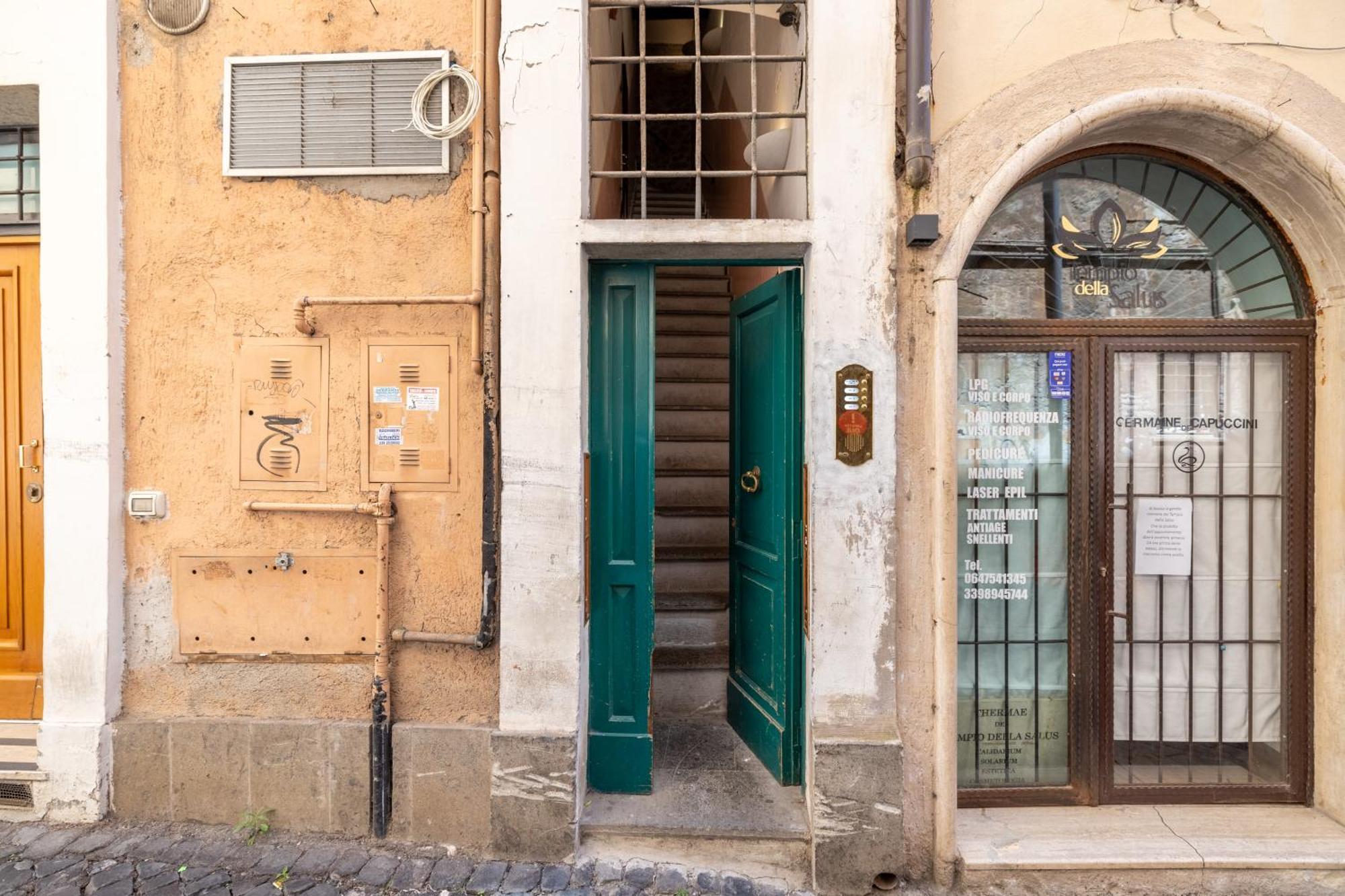 Suite Trevi - Charming Loft Near Trevi Fountain ローマ エクステリア 写真